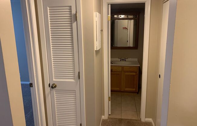 1 bed, 1 bath, 730 sqft, $825, Unit Unit #2