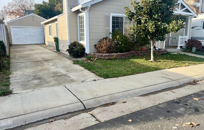 Charming home in the Cottages at Laguna Park, Elk Grove