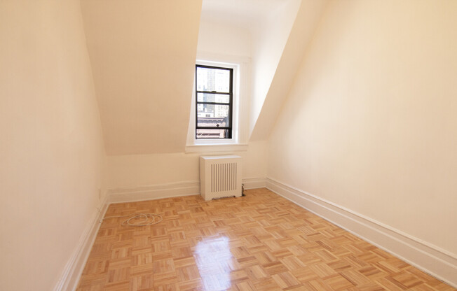 312 W 90 ST