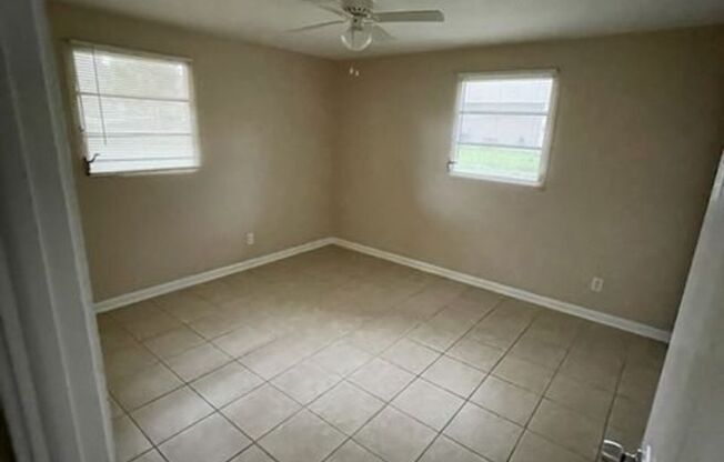 3 beds, 1 bath, $1,600