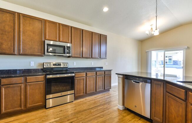 Beautiful 5 bed 3 bath home in the Pelican Farms Neighborhood