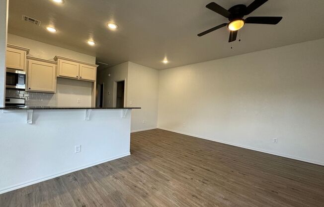 2 beds, 2 baths, 975 sqft, $1,200, Unit 1416 SW Texas Apt A