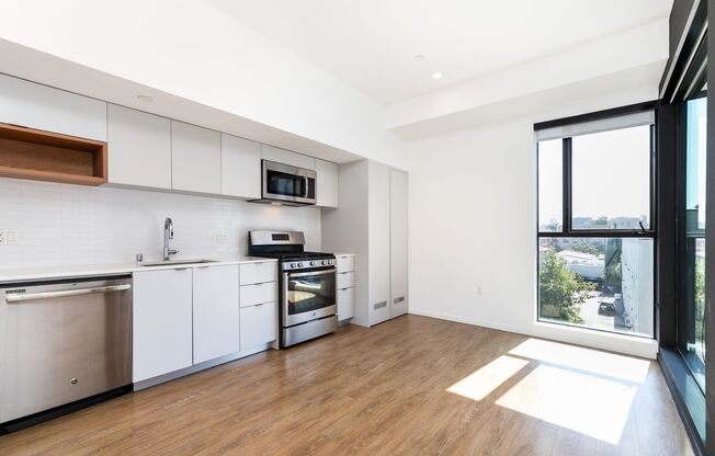 Studio, 1 bath, 537 sqft, $2,400, Unit 305