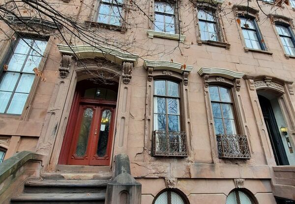 22 E. Mount Vernon Place