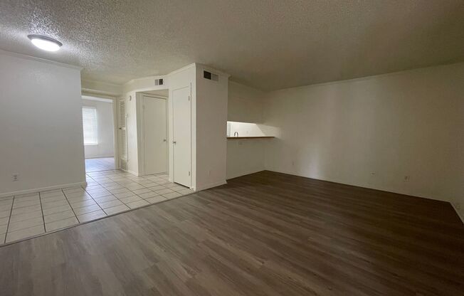 1 bed, 1 bath, 700 sqft, $995, Unit LAW11-321