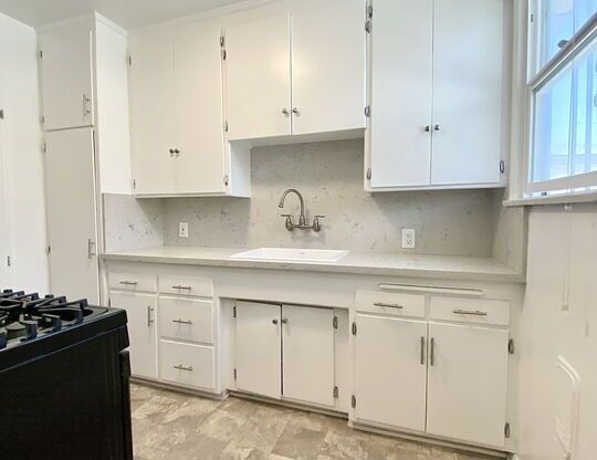 2 beds, 1 bath, 936 sqft, $2,800, Unit 2025 1/2