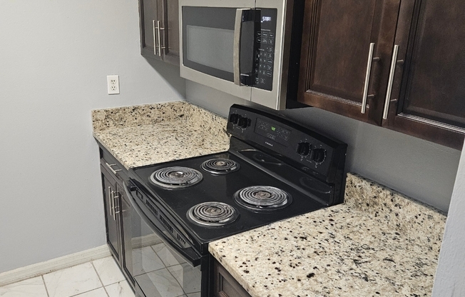 2 beds, 2 baths, $1,595, Unit Main
