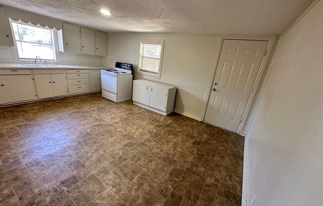 Charming 3 Bedroom House with Fenced Backyard | Conveniently Located near 820 and W. Camp Bowie