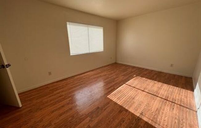 2 beds, 1.5 baths, $1,300, Unit 2251