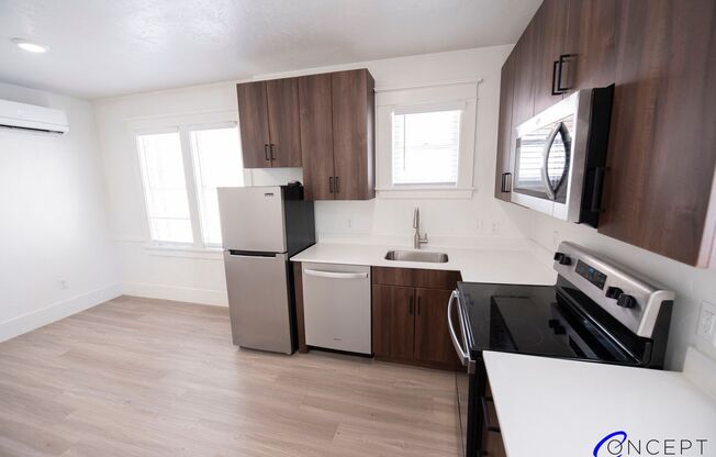 Studio, 1 bath, 285 sqft, $999, Unit 09