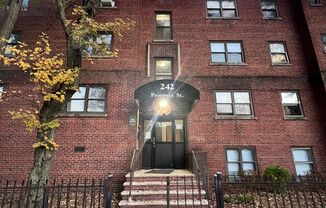 1 bed, 1 bath, $1,550, Unit 242-201