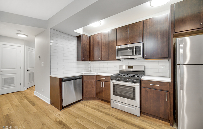 2735 W POLK ST