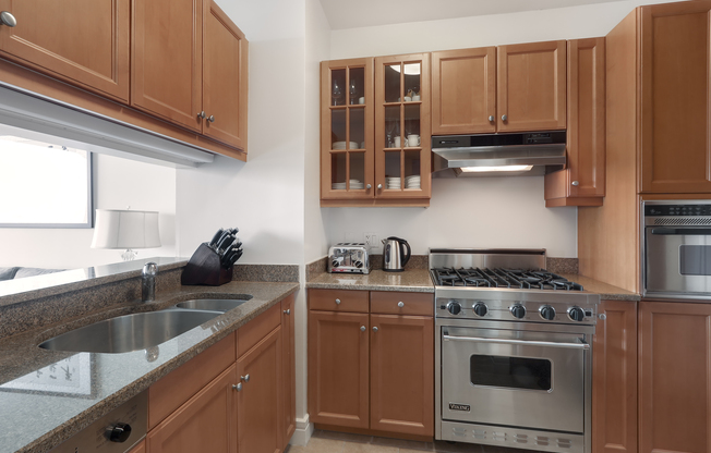 1 bed, 1.5 baths, 842 sqft, $5,150, Unit 33B