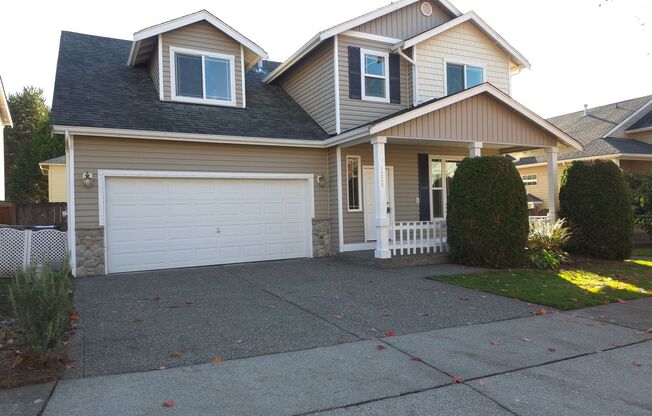 Large 4 Bedroom 2.5 bathroom Single Family Home in Larch Way Neighborhood, Lynnwood $3600 per/mo