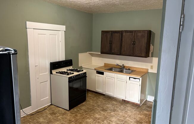 2 beds, 1 bath, $1,000