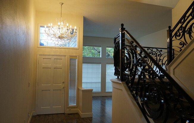 Gorgeous Remodeled Home for Lease in Steamboat Landing - 13617 SE 36th St