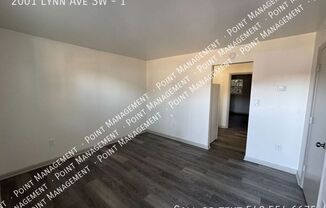 2001 LYNN AVE SW