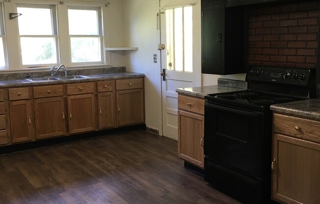 2 beds, 1 bath, $1,500