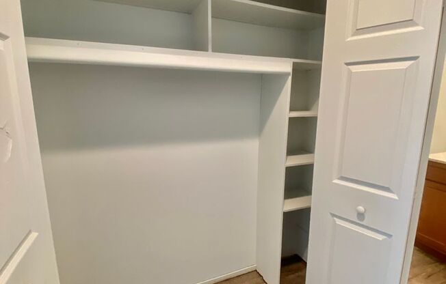 2 beds, 1 bath, 950 sqft, $1,295, Unit #100