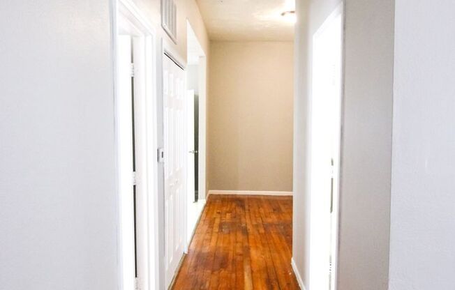 **Spacious 3 bed 2 bath w/ Fenced In Back Yard**