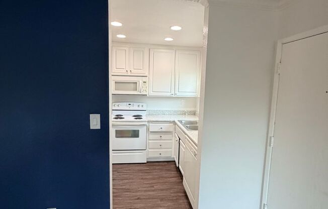 2 beds, 1 bath, 890 sqft, $2,590, Unit 304