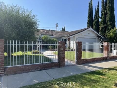 4 beds, 1.8 baths, 2,243 sqft, $6,000