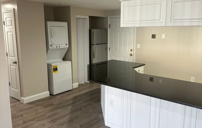 2 beds, 1 bath, 680 sqft, $2,550, Unit 21-34