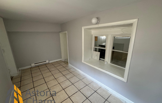 1 bed, 1 bath, $900, Unit 3508 Clifton Ave Unit D1