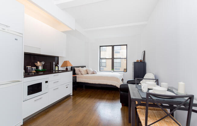Studio, 1 bath, $3,295, Unit 408
