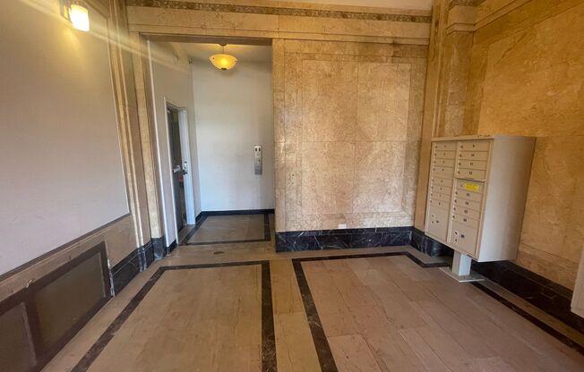 2 beds, 1 bath, $1,325, Unit 504