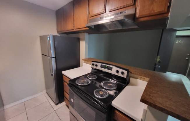 1325 N MERIDIAN AVE
