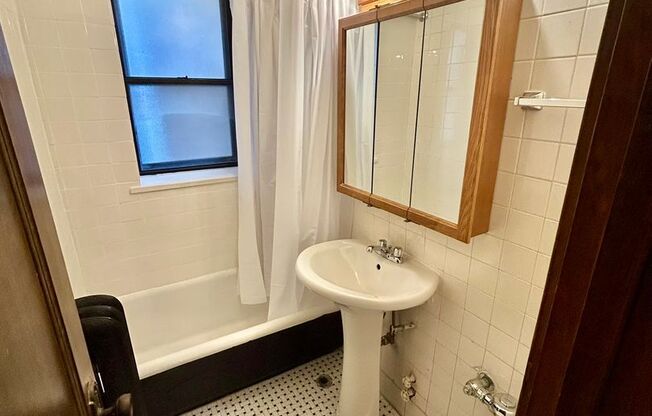 Studio, 1 bath, 320 sqft, $1,395, Unit 225-106