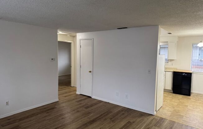 2 beds, 1 bath, 780 sqft, $1,295, Unit 123