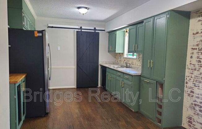 3 beds, 2.5 baths, 1,592 sqft, $1,735