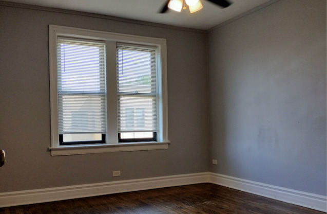 1739 W 80 ST