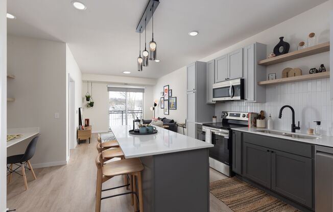 1 bed, 1 bath, 701 sqft, $1,795, Unit 623