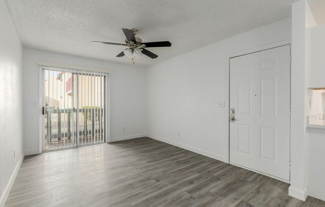 2 beds, 1 bath, 880 sqft, $1,199, Unit 232