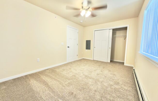 1 bed, 1 bath, 749 sqft, $1,324, Unit EC 4242-13