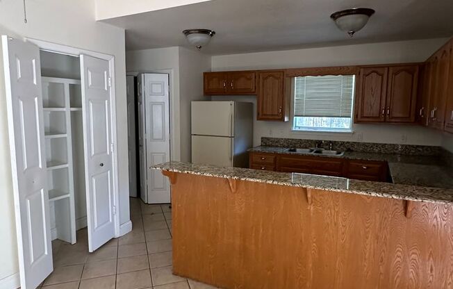 3 beds, 2 baths, 2,204 sqft, $1,395, Unit 1348