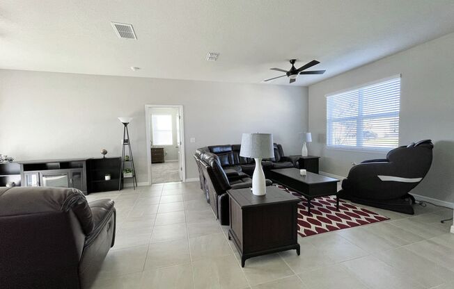 Spacious 3/2 with 2 car garage in Ocala