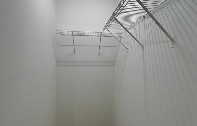 2 beds, 1 bath, 1,000 sqft, $1,368, Unit 11