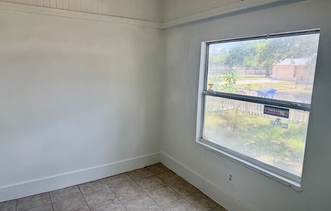 Affordable 2/1 located in St. Pete!