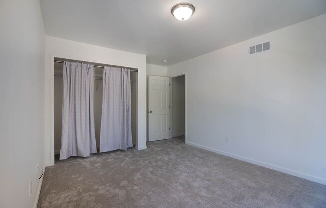 5 beds, 2 baths, $2,935, Unit 373