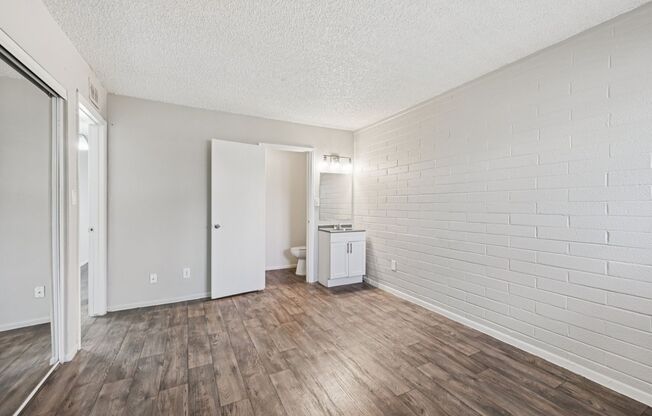 2 beds, 2 baths, 965 sqft, $1,449, Unit E021