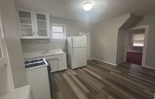 2 beds, 1 bath, $900, Unit DN