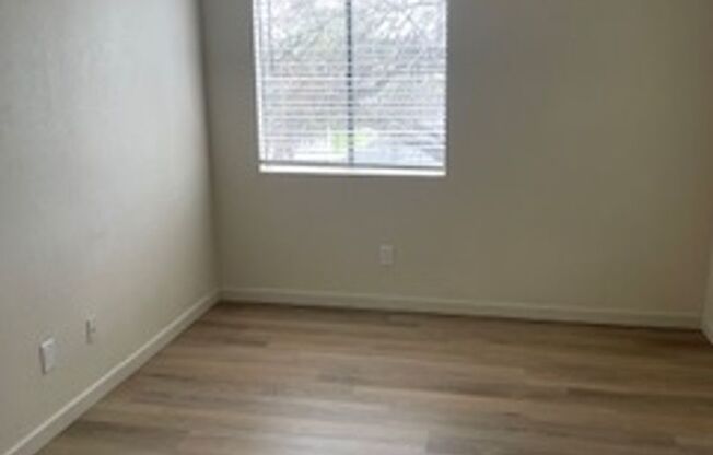 2 beds, 1 bath, 707 sqft, $1,239, Unit 7224