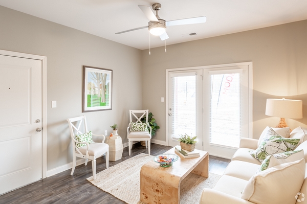 2BR, 2BA - 1,035 SF