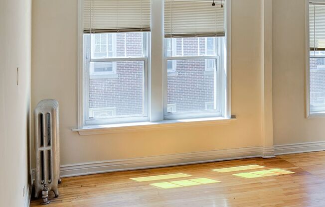 2 beds, 1 bath, 850 sqft, $1,850, Unit 2000-2C