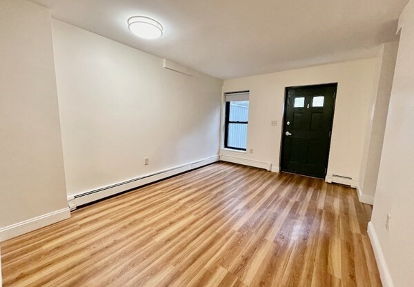3 beds, 1 bath, 1,000 sqft, $4,500, Unit 1