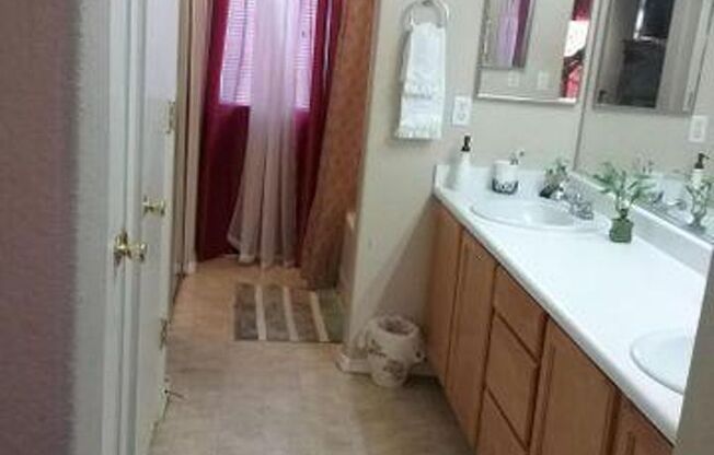 4 beds, 2.5 baths, $2,200